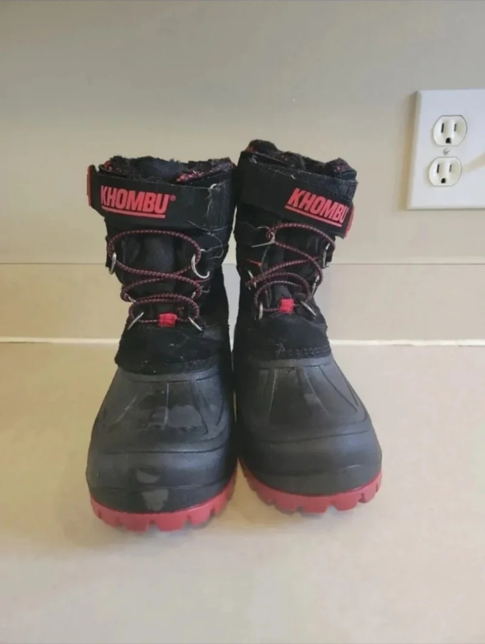 Like NEW Big Kids Sz. 3 KHOMBU Hickory Waterproof BOOTS